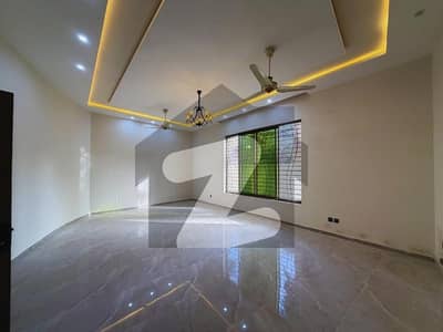 ڈی ایچ اے فیز 2 - سیکٹر جے ڈی ایچ اے ڈیفینس فیز 2,ڈی ایچ اے ڈیفینس,اسلام آباد میں 4 کمروں کا 10 مرلہ مکان 1.7 لاکھ میں کرایہ پر دستیاب ہے۔