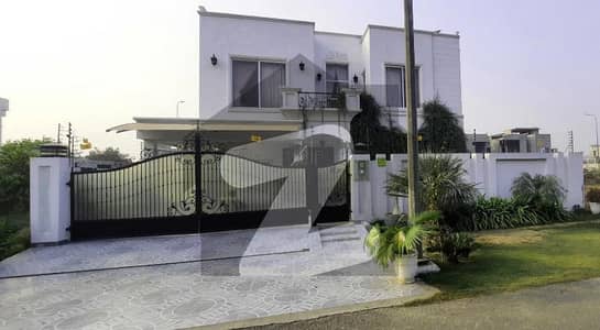 ڈی ایچ اے فیز 8 ڈیفنس (ڈی ایچ اے),لاہور میں 7 کمروں کا 1 کنال مکان 8.85 کروڑ میں برائے فروخت۔