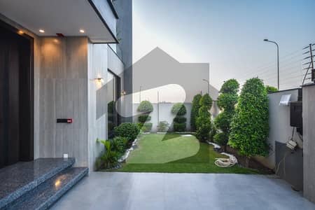 1 Kanal Luxury House for Sale in DHA Phase 8 Lahore | Full Basement | 7 Bedrooms |