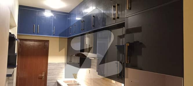 ڈی ایچ اے فیز 6 ڈی ایچ اے ڈیفینس,کراچی میں 3 کمروں کا 8 مرلہ فلیٹ 3.0 کروڑ میں برائے فروخت۔