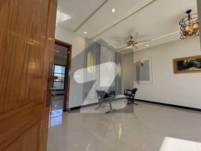 بحریہ انکلیو - سیکٹر ایچ بحریہ انکلیو,بحریہ ٹاؤن,اسلام آباد میں 3 کمروں کا 5 مرلہ مکان 2.8 کروڑ میں برائے فروخت۔