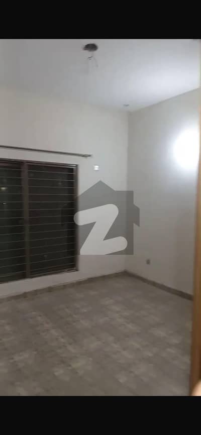 جوہر ٹاؤن لاہور میں 2 مرلہ Studio کمرہ 26.0 ہزار میں کرایہ پر دستیاب ہے۔