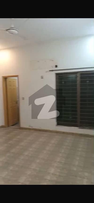 جوہر ٹاؤن فیز 2 جوہر ٹاؤن,لاہور میں 1 کمرے کا 2 مرلہ کمرہ 28.0 ہزار میں کرایہ پر دستیاب ہے۔