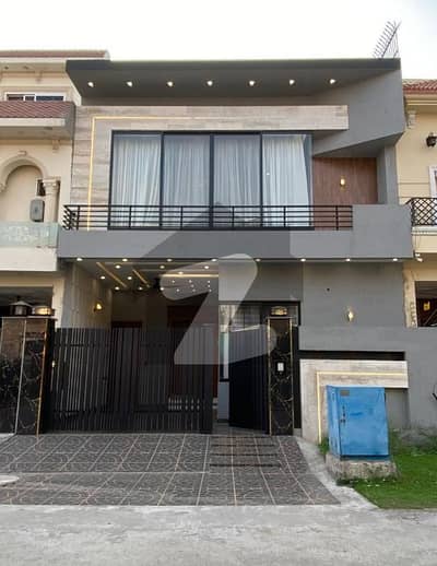 سٹی ہاؤسنگ سوسائٹی گوجرانوالہ میں 4 کمروں کا 5 مرلہ مکان 2.35 کروڑ میں برائے فروخت۔