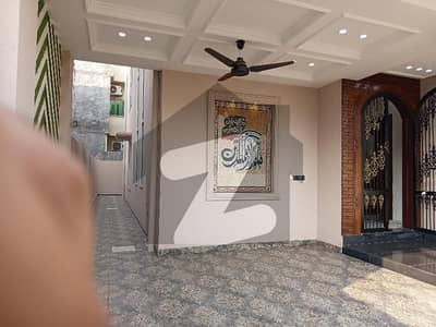 ڈی سی کالونی گوجرانوالہ میں 3 کمروں کا 5 مرلہ مکان 2.2 کروڑ میں برائے فروخت۔