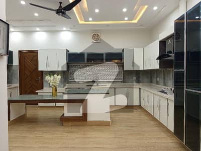 ڈی سی کالونی گوجرانوالہ میں 5 کمروں کا 1 کنال مکان 9.5 کروڑ میں برائے فروخت۔