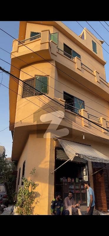 محافظ ٹاؤن لاہور میں 4 مرلہ عمارت 2.8 کروڑ میں برائے فروخت۔