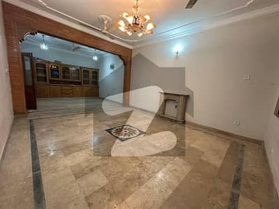 جی ۔ 10 اسلام آباد میں 6 کمروں کا 16 مرلہ مکان 11.75 کروڑ میں برائے فروخت۔