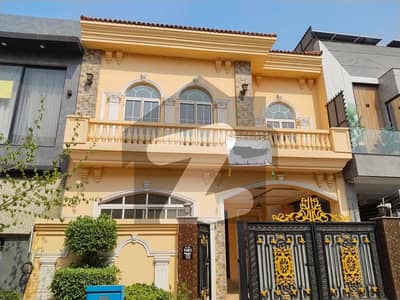 ڈی ایچ اے 9 ٹاؤن ڈیفنس (ڈی ایچ اے),لاہور میں 4 کمروں کا 5 مرلہ مکان 1.1 لاکھ میں کرایہ پر دستیاب ہے۔