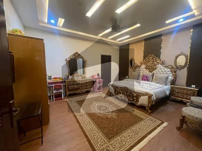 ایڈن آچرڈ فیصل آباد میں 6 کمروں کا 11 مرلہ مکان 5.5 کروڑ میں برائے فروخت۔