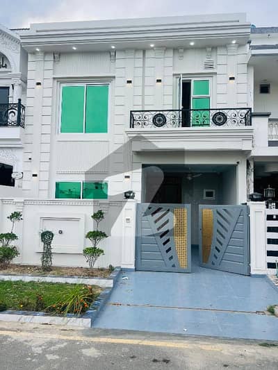 سٹی ہاؤسنگ سوسائٹی سیالکوٹ میں 4 کمروں کا 5 مرلہ مکان 2.1 کروڑ میں برائے فروخت۔