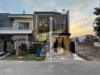 5 Marla Brand New Modern Design Lavish House For Sale In Park View City Lahore | For Discounted Price And Original Pictures Download The App "Signature Lands". 5 Marla Brand New Modern Design Lavish House For Sale In Park View City Lahore | For Discounted Price And Original Pictures Download The App "Signature Lands".