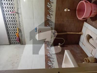 160Square Yards Office In Gulshan-E-Iqbal - Block 13-D2 For Rent