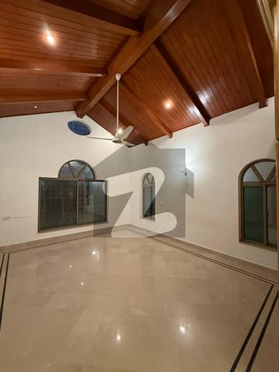 ایف ۔ 8 اسلام آباد میں 7 کمروں کا 1 کنال مکان 10.0 لاکھ میں کرایہ پر دستیاب ہے۔