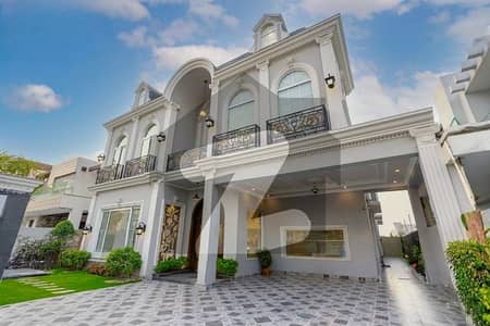 ڈی ایچ اے فیز 7 - بلاک زیڈ1 فیز 7,ڈیفنس (ڈی ایچ اے),لاہور میں 5 کمروں کا 1 کنال مکان 6.12 کروڑ میں برائے فروخت۔