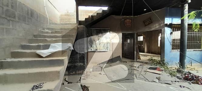 ایئرپورٹ روڈ کراچی میں 3 کمروں کا 9 مرلہ مکان 2.8 کروڑ میں برائے فروخت۔