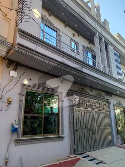 کینال پارک گلبرگ,لاہور میں 5 کمروں کا 5 مرلہ مکان 2.7 کروڑ میں برائے فروخت۔