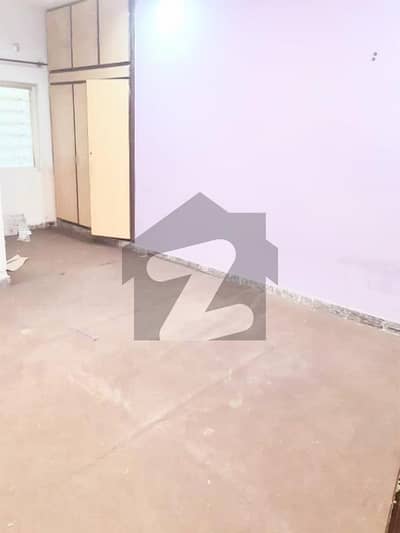 جی ۔ 13 اسلام آباد میں 3 کمروں کا 10 مرلہ بالائی پورشن 1.1 لاکھ میں کرایہ پر دستیاب ہے۔