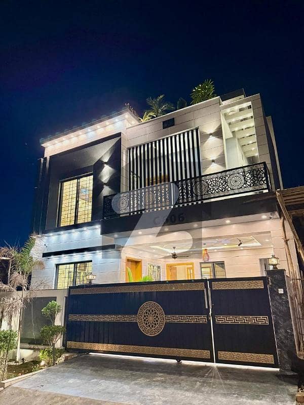 I am selling Luxury house in Gulberg Residencia Islamabad I am selling Luxury house in Gulberg Residencia Islamabad