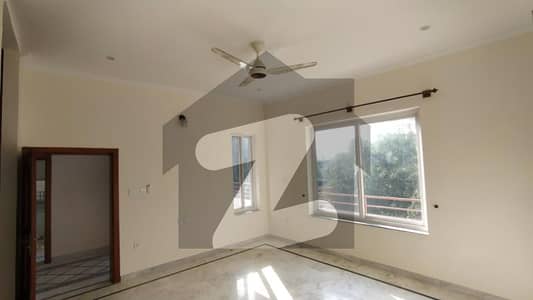 ڈی ایچ اے ڈیفینس پشاور میں 6 کمروں کا 1 کنال بالائی پورشن 95.0 ہزار میں کرایہ پر دستیاب ہے۔