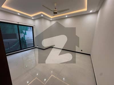 CORNER, SOLID CONSTRUCTION, EXCELLENT LOCATION