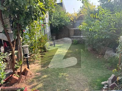 بحریہ ٹاؤن فیز 3 بحریہ ٹاؤن راولپنڈی,راولپنڈی میں 5 کمروں کا 1 کنال مکان 6.5 کروڑ میں برائے فروخت۔