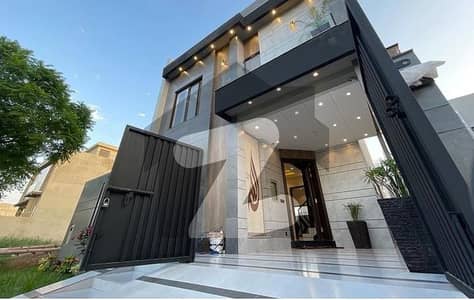 ڈی ایچ اے 9 ٹاؤن ڈیفنس (ڈی ایچ اے),لاہور میں 3 کمروں کا 5 مرلہ مکان 2.2 کروڑ میں برائے فروخت۔