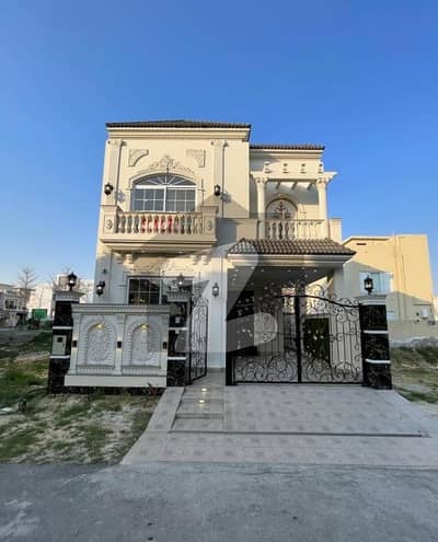 ڈی ایچ اے 9 ٹاؤن ڈیفنس (ڈی ایچ اے),لاہور میں 3 کمروں کا 5 مرلہ مکان 2.15 کروڑ میں برائے فروخت۔