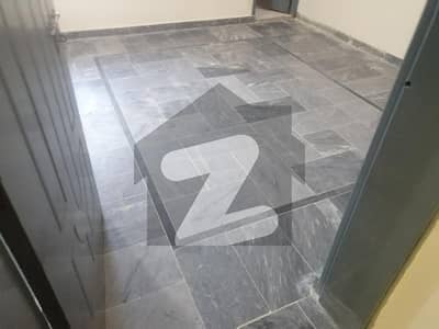 First Floor For Rent In Wakeel Colony water Bijli Gas Available