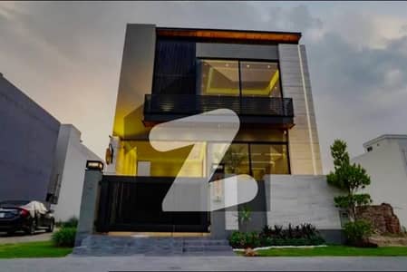 ڈی ایچ اے 9 ٹاؤن ڈیفنس (ڈی ایچ اے),لاہور میں 3 کمروں کا 5 مرلہ مکان 2.25 کروڑ میں برائے فروخت۔