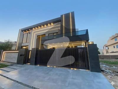 نیسپاک سکیم فیز 3 ڈیفینس روڈ,لاہور میں 6 کمروں کا 1 کنال مکان 6.5 کروڑ میں برائے فروخت۔