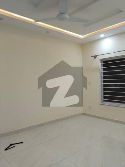 House available for rent prime location