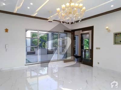 1 Kanal Like New House Available For Sale In Bahria Town Lahore.