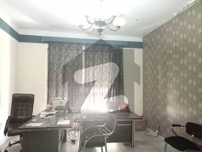 کلفٹن ۔ بلاک 5 کلفٹن,کراچی میں 2 کنال مکان 9.0 لاکھ میں کرایہ پر دستیاب ہے۔