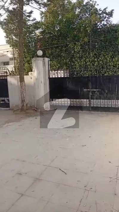 کلفٹن ۔ بلاک 7 کلفٹن,کراچی میں 2 کنال مکان 8.0 لاکھ میں کرایہ پر دستیاب ہے۔