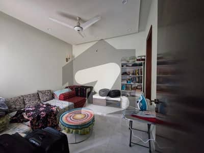 ڈی ایچ اے فیز 6 - بلاک کے فیز 6,ڈیفنس (ڈی ایچ اے),لاہور میں 3 کمروں کا 1 کنال بالائی پورشن 1.1 لاکھ میں کرایہ پر دستیاب ہے۔