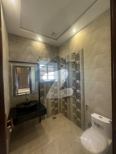 بحریہ ٹاؤن نرگس بلاک بحریہ ٹاؤن سیکٹر سی,بحریہ ٹاؤن,لاہور میں 4 کمروں کا 10 مرلہ مکان 3.5 کروڑ میں برائے فروخت۔