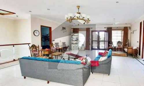 BUNGALOW FOR SALE 2000 SQUARE YARDS SOLID CONSTRUCTION MAINTAINED HOUSE HUGE GARDEN PARKING WEST OPEN HOUSE SIX BEDROOMS ATTACHED BATH ALL FITTING AND FIXTURES FOR VISIT CALL US