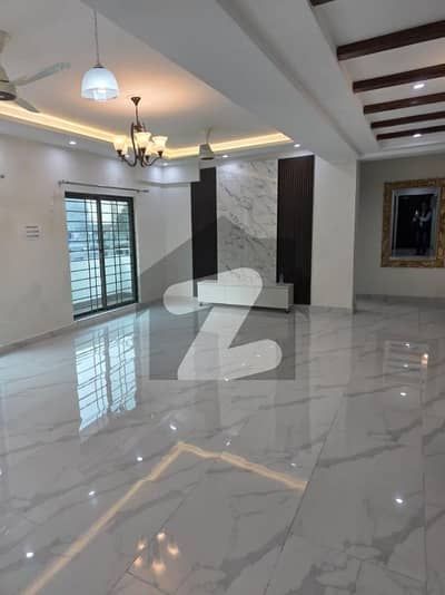 10 Marla Brand New 3 Bedrooms Flat Available For Sale.