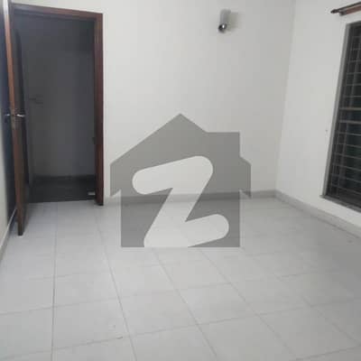 ڈی ایچ اے فیز 4 ڈیفنس (ڈی ایچ اے),لاہور میں 2 کمروں کا 10 مرلہ مکان 80.0 ہزار میں کرایہ پر دستیاب ہے۔