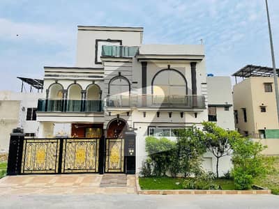 سٹی ہاؤسنگ سوسائٹی گوجرانوالہ میں 6 کمروں کا 10 مرلہ مکان 3.85 کروڑ میں برائے فروخت۔