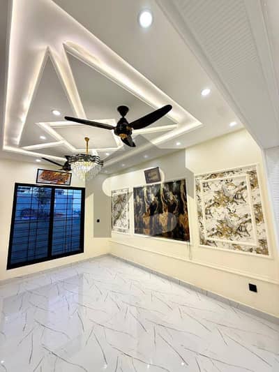 ڈی ایچ اے 9 ٹاؤن ۔ بلاک سی ڈی ایچ اے 9 ٹاؤن,ڈیفنس (ڈی ایچ اے),لاہور میں 3 کمروں کا 5 مرلہ مکان 2.5 کروڑ میں برائے فروخت۔