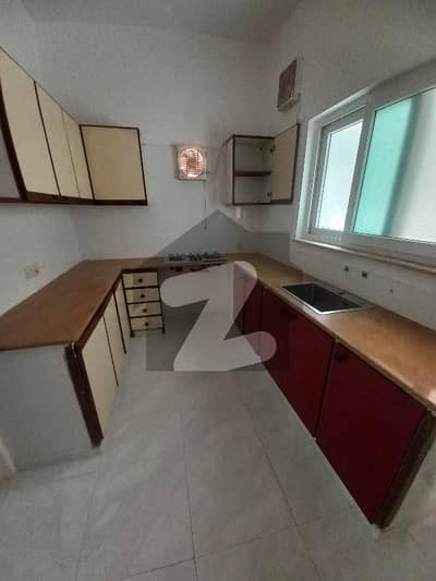 ڈی ایچ اے فیز 5 ڈی ایچ اے ڈیفینس,کراچی میں 5 کمروں کا 1 کنال مکان 4.75 لاکھ میں کرایہ پر دستیاب ہے۔