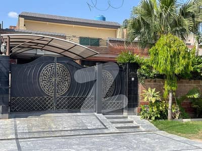 ڈی ایچ اے فیز 1 - بلاک اے فیز 1,ڈیفنس (ڈی ایچ اے),لاہور میں 6 کمروں کا 1 کنال مکان 7.0 کروڑ میں برائے فروخت۔