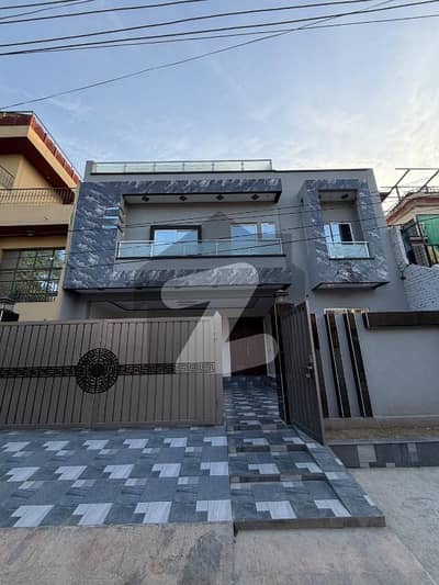 علامہ اقبال ٹاؤن لاہور میں 8 کمروں کا 10 مرلہ مکان 6.0 کروڑ میں برائے فروخت۔ علامہ اقبال ٹاؤن لاہور میں 8 کمروں کا 10 مرلہ مکان 6.0 کروڑ میں برائے فروخت۔