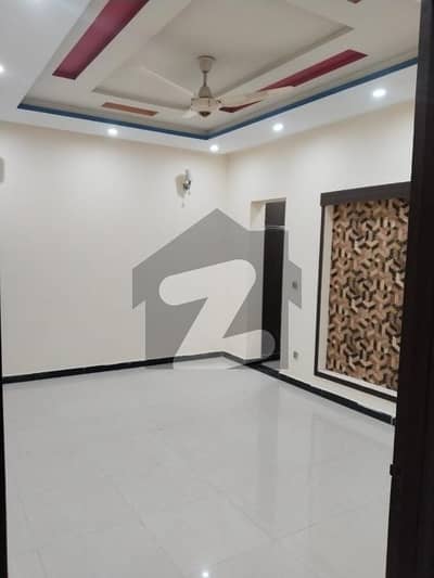 جوہر ٹاؤن فیز 2 جوہر ٹاؤن,لاہور میں 5 کمروں کا 10 مرلہ مکان 1.9 لاکھ میں کرایہ پر دستیاب ہے۔