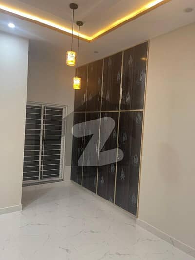 جوبلی ٹاؤن ۔ بلاک ایف جوبلی ٹاؤن,لاہور میں 5 کمروں کا 5 مرلہ مکان 90.0 ہزار میں کرایہ پر دستیاب ہے۔