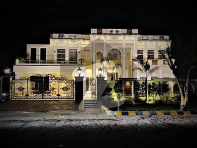 ویلینشیاء ہاؤسنگ سوسائٹی لاہور میں 7 کمروں کا 2 کنال مکان 15.5 کروڑ میں برائے فروخت۔