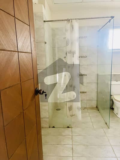 باتھ آئی لینڈ کراچی میں 3 کمروں کا 9 مرلہ فلیٹ 2.5 لاکھ میں کرایہ پر دستیاب ہے۔