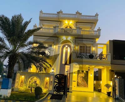 سٹی ہاؤسنگ سوسائٹی گوجرانوالہ میں 6 کمروں کا 10 مرلہ مکان 5.25 کروڑ میں برائے فروخت۔